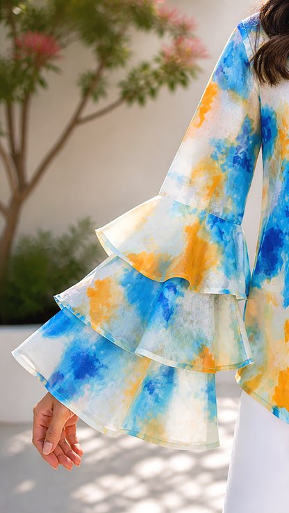 SLEEVE CLOSE UP OF TIE DYE SHIRT, CLEAR RUFFLE LOOK OF THE SLEEVE . TIE DYE SLEEVE.